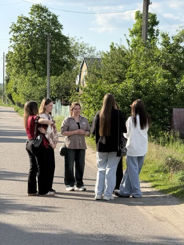 дорога через українське село